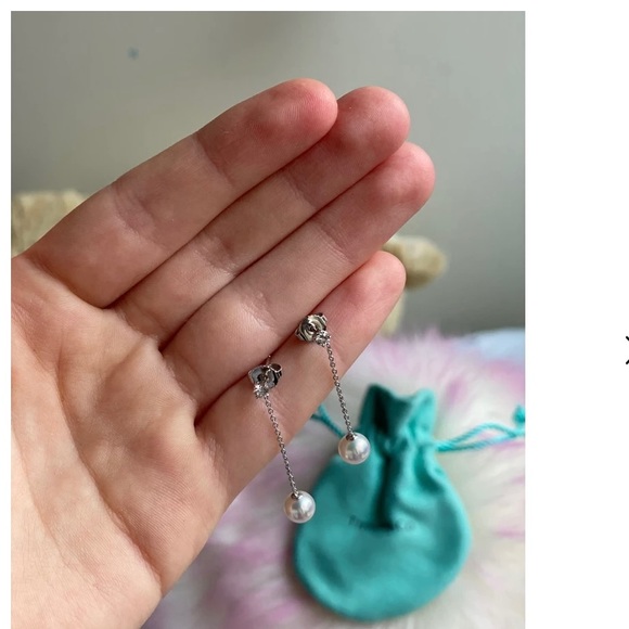 TIFFANY Signature Pearls Drop White Gold Earrings - Picture 5 of 6